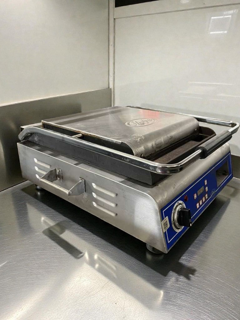 Outstanding Condition – Globe GSG14D Commercial Panini Grill – 120V – Fully Tested & Working!