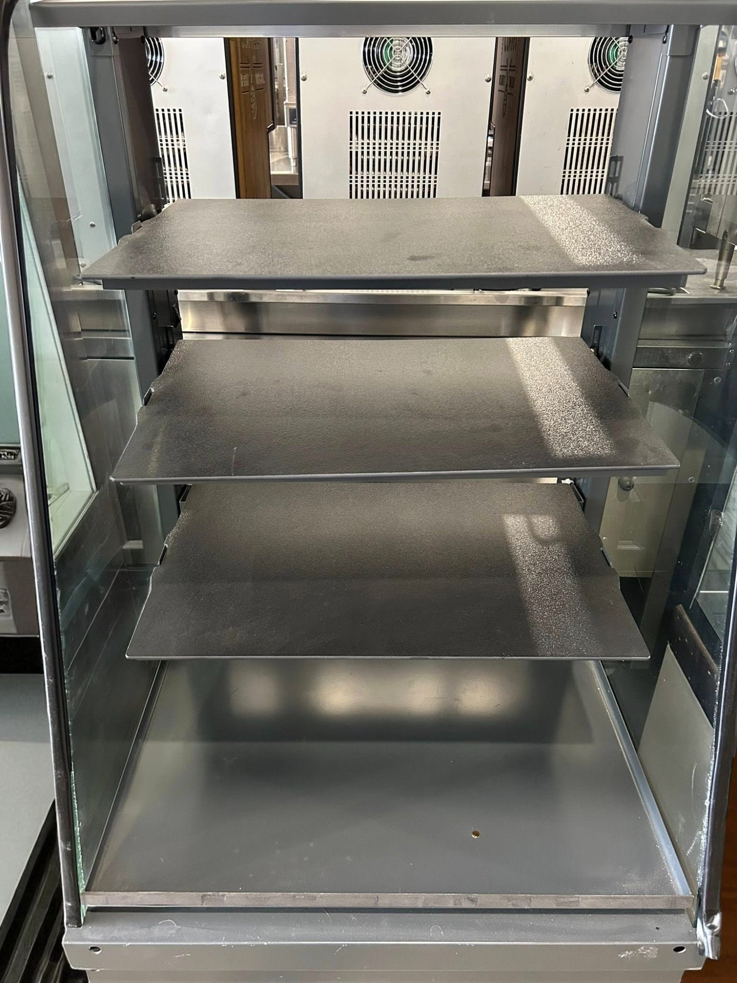 Excellent Condition – Curved Glass Refrigerated Display Case – 4 Adjustable Shelves – 115V – UL Listed – Fully Tested & Operational!
