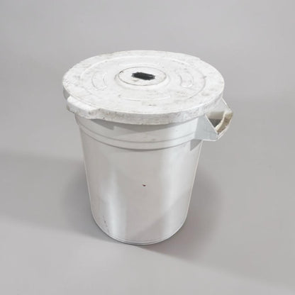 Like-New Condition – 32 Gallon Round Commercial Trash Can with Lid & Dolly – Heavy-Duty Foodservice Waste Container – NSF / USDA Style – Ready for Immediate Use!