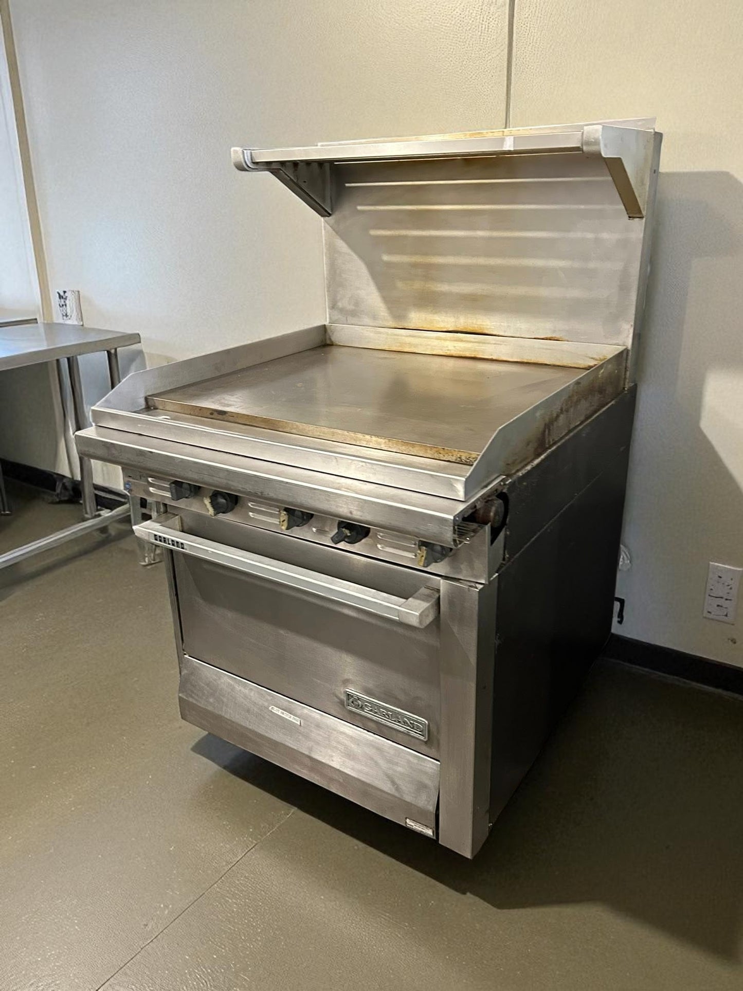 Premium Condition – Garland G36-G36R – 36" Commercial Gas Range with Full Griddle & Standard Oven – Natural Gas – Fully Tested & Operational!