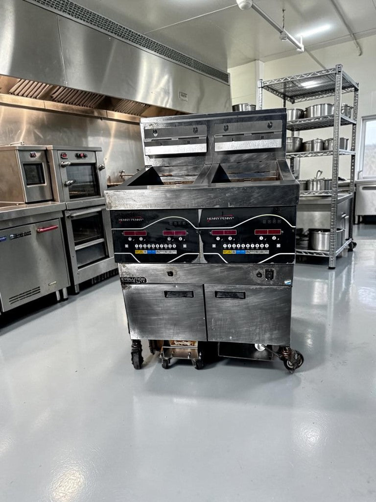 Exceptional Condition – Henny Penny EEG242.0_NAT – Evolution Elite® 2-Well Gas Open Fryer – 60 lb Total Capacity – ENERGY STAR® - Fully Tested & Operational!