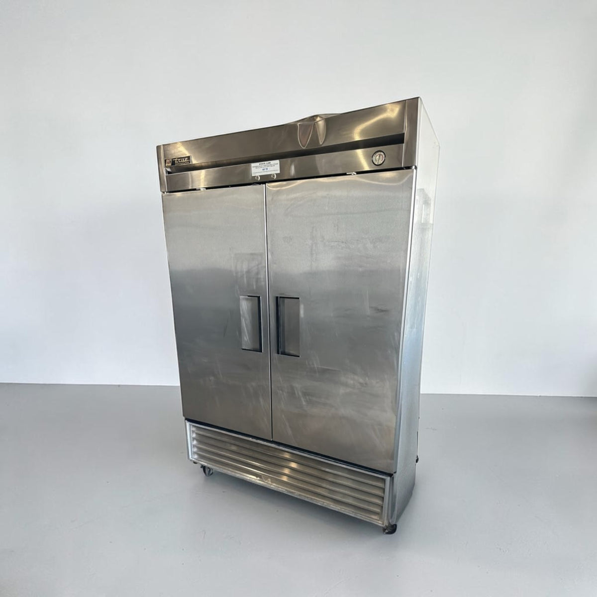 Excellent Condition – True T-49 – 49 Cu. Ft. Two-Section Commercial Reach-In Refrigerator – 2 Solid Doors – 115V – R134a – Fully Tested & Operational!