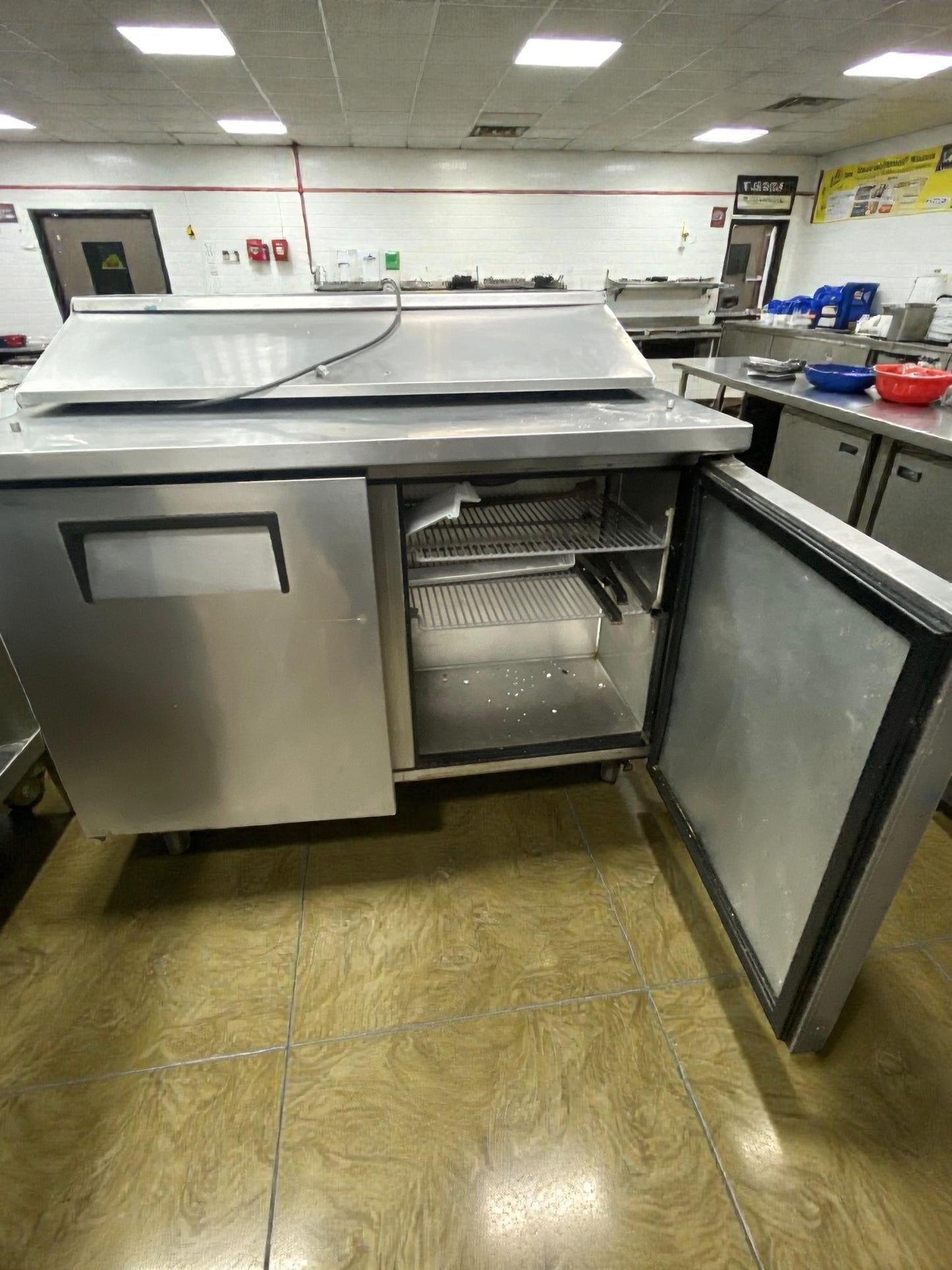 Outstanding Condition – True TSSU-60-16 Commercial Sandwich / Prep Refrigerator – 115V / Single Phase – Fully Tested & Working!