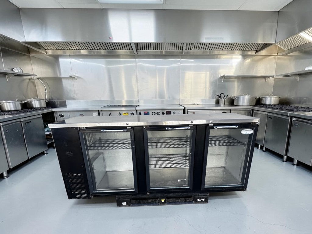 Outstanding Condition – Everest EBB90G – 89 1/4" Three-Section Glass-Door Back Bar Cooler – 32 Cu. Ft. – 115V – Fully Tested & Operational!
