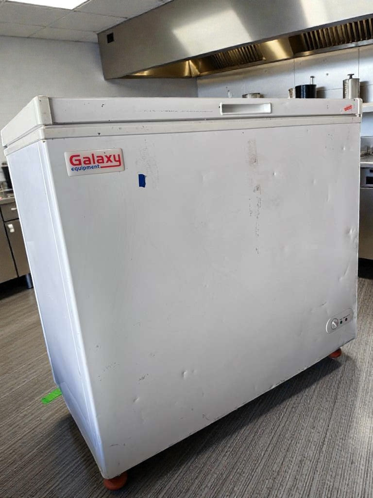 Excellent Condition – Galaxy 177CF7 – Commercial Chest Freezer – 7 Cu. Ft. – 115V – R600a – Fully Tested & Operational!