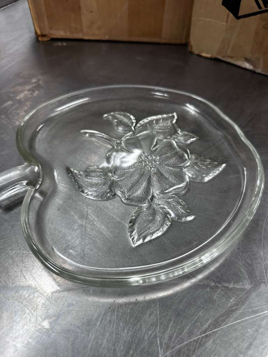 Immaculate Condition – Crisp Crystal Apple-Shaped Glass Salad Plate Set – Quantity 2 Boxes – 16 Plates Total – New Open Box – Ready for Use!