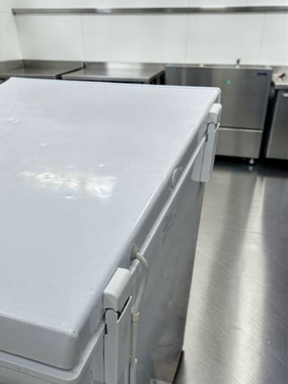 Excellent Condition – Vissani DCM7QRBWW – Commercial Chest Freezer – 7 Cu. Ft. – 115V – UL Listed – Fully Tested & Operational!