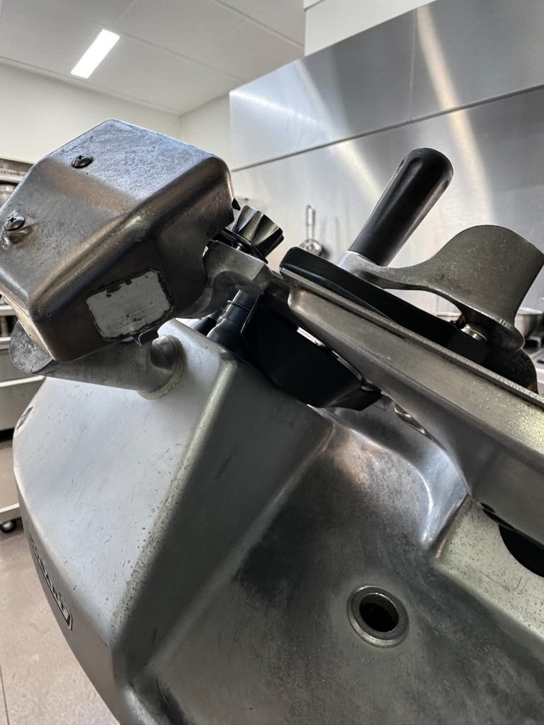 Remarkable Condition – Hobart 2812PS – Commercial Manual Meat & Deli Slicer with Integrated Portion Scale – 1/2 HP – 120V – NSF & UL Listed – Fully Tested & Operational!