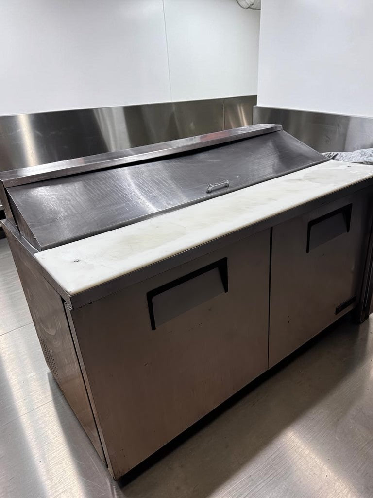 High-Quality Condition – True TSSU-60-16 – 60" Refrigerated Sandwich & Salad Prep Table – 16 Pan Capacity – 115V – NSF & UL Listed – Fully Tested & Operational!