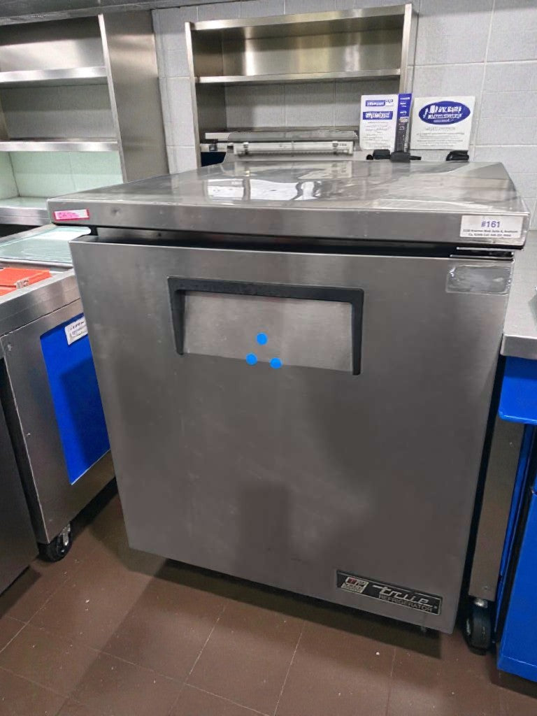 Immaculate Condition – True TUC-27-LP – 27” Commercial Undercounter Refrigerator – 115V – Made in USA – Fully Tested & Operational!