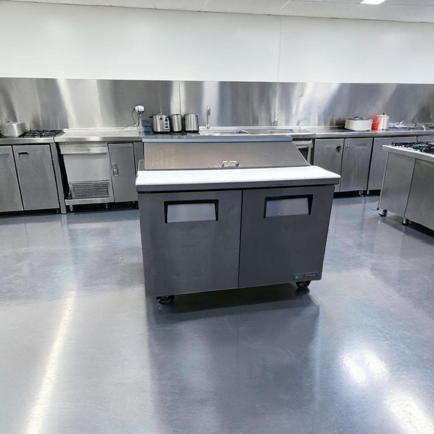 Top-Tier Condition – True TSSU-48-12-HC Sandwich/Salad Prep Table – 48” – Refrigerated Base – 115V – Fully Tested & Operational!