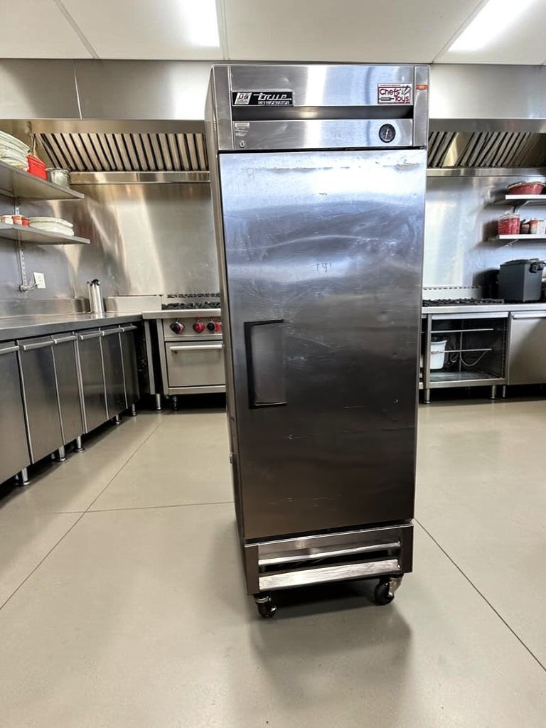 Optimal Condition – True T-19 – 27" One-Section Solid-Door Reach-In Refrigerator – 19 Cu. Ft. – 115V – NSF Listed – Fully Tested & Operational!