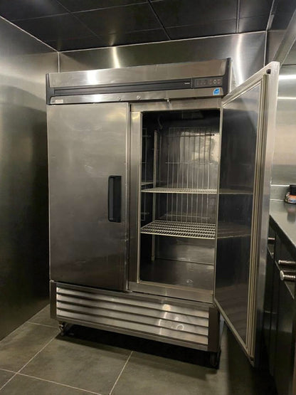 Immaculate Condition – True R49-S Commercial Reach-In Refrigerator – 115V / Single Phase – Fully Tested & Working