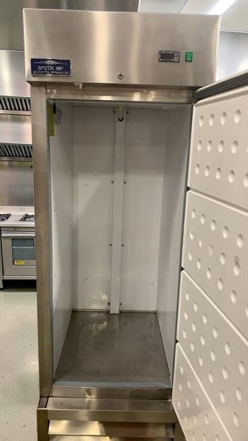 Remarkable Condition – Arctic Air AR23E – 26.75" Commercial Reach-In Refrigerator – 23 Cu. Ft. – 1 Solid Door – Bottom-Mount Compressor – 115V – R134a – Fully Tested & Operational!