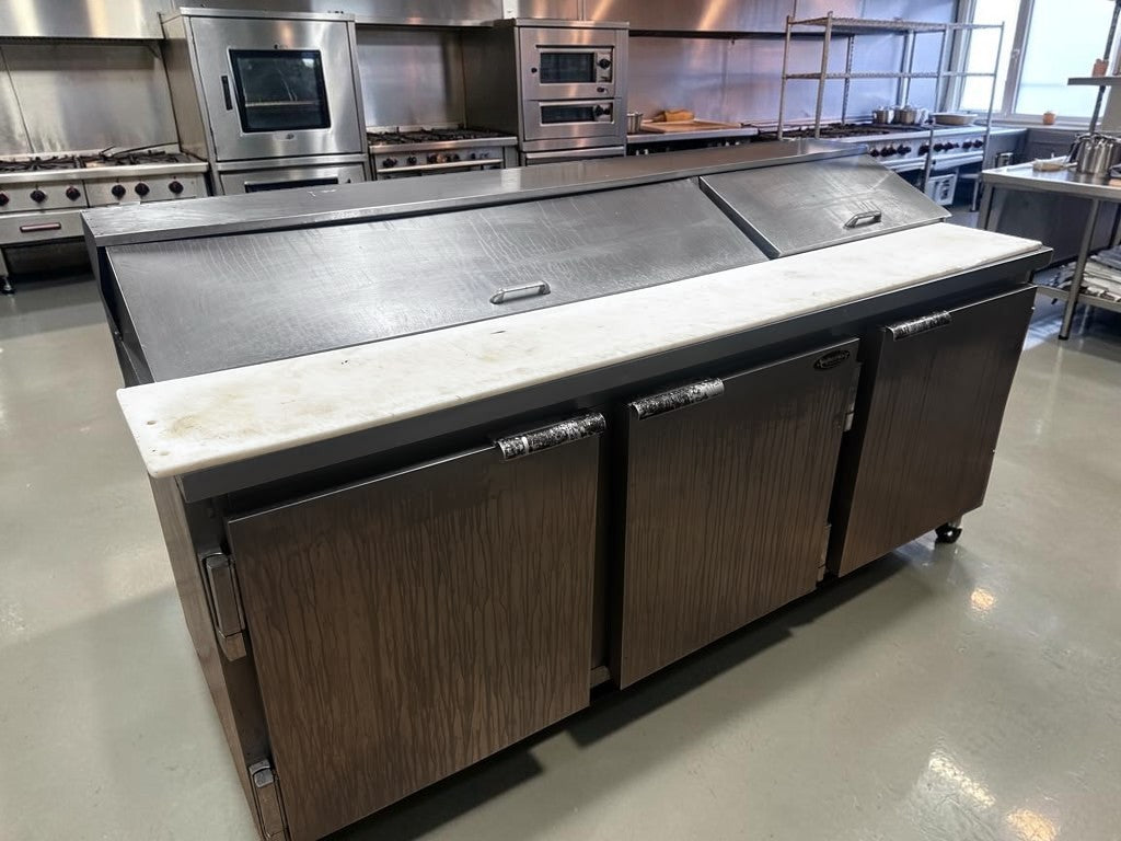 Dependable Condition – Beverage-Air SP72-18 – 72″ Three-Door Sandwich/Salad Prep Table – 18-Pan Refrigerated Top – 115V – Fully Tested & Operational!