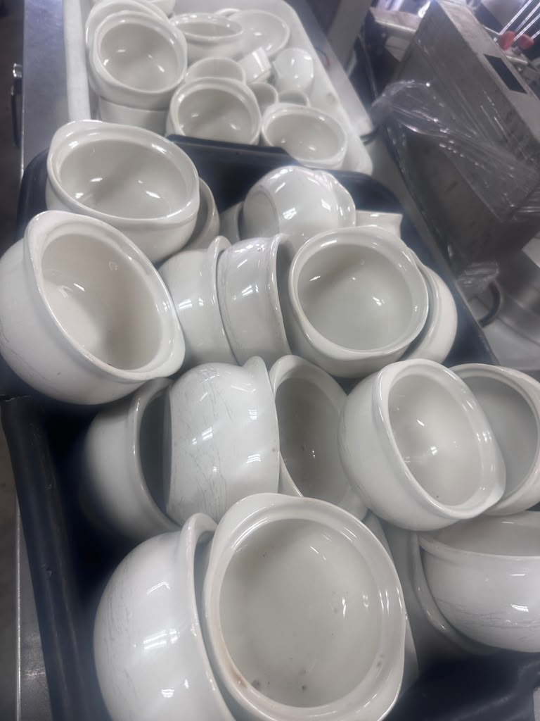First-Class Condition – Bulk Lot Commercial White Ceramic 12 oz. Onion Soup Crocks / Bowls – Oven, Microwave & Dishwasher-Safe Style – Restaurant Serving Ware!