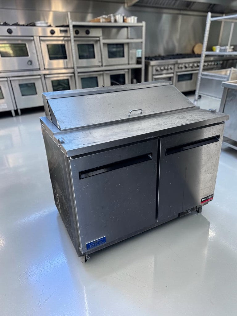 Dependable Condition – Arctic Air AST48RZ – 48″ Two-Door Refrigerated Sandwich & Salad Prep Table – 12-Pan Capacity – 115V – Fully Tested & Operational!