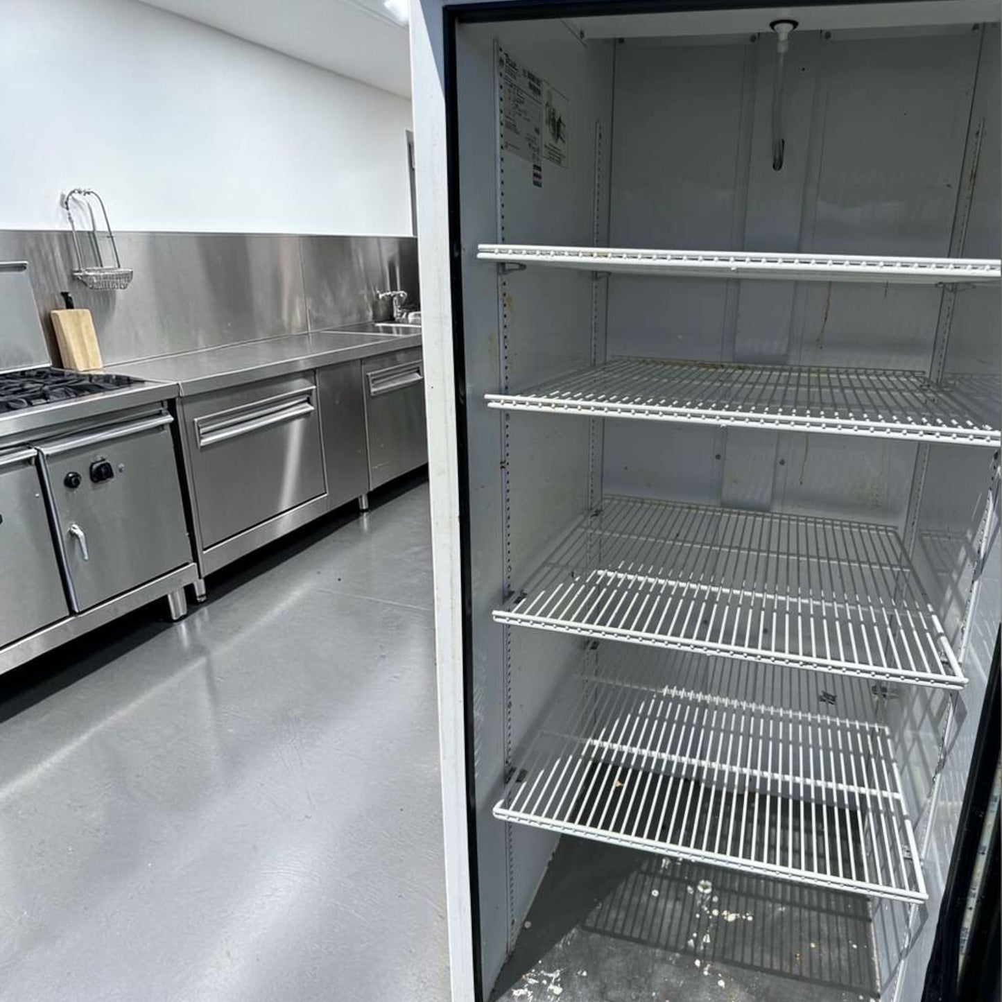 Outstanding Condition – True GDM-23-HC 27" Commercial Glass Door Merchandiser – Single Section – Black – LED Lighting – 115V – Fully Tested & Operational!