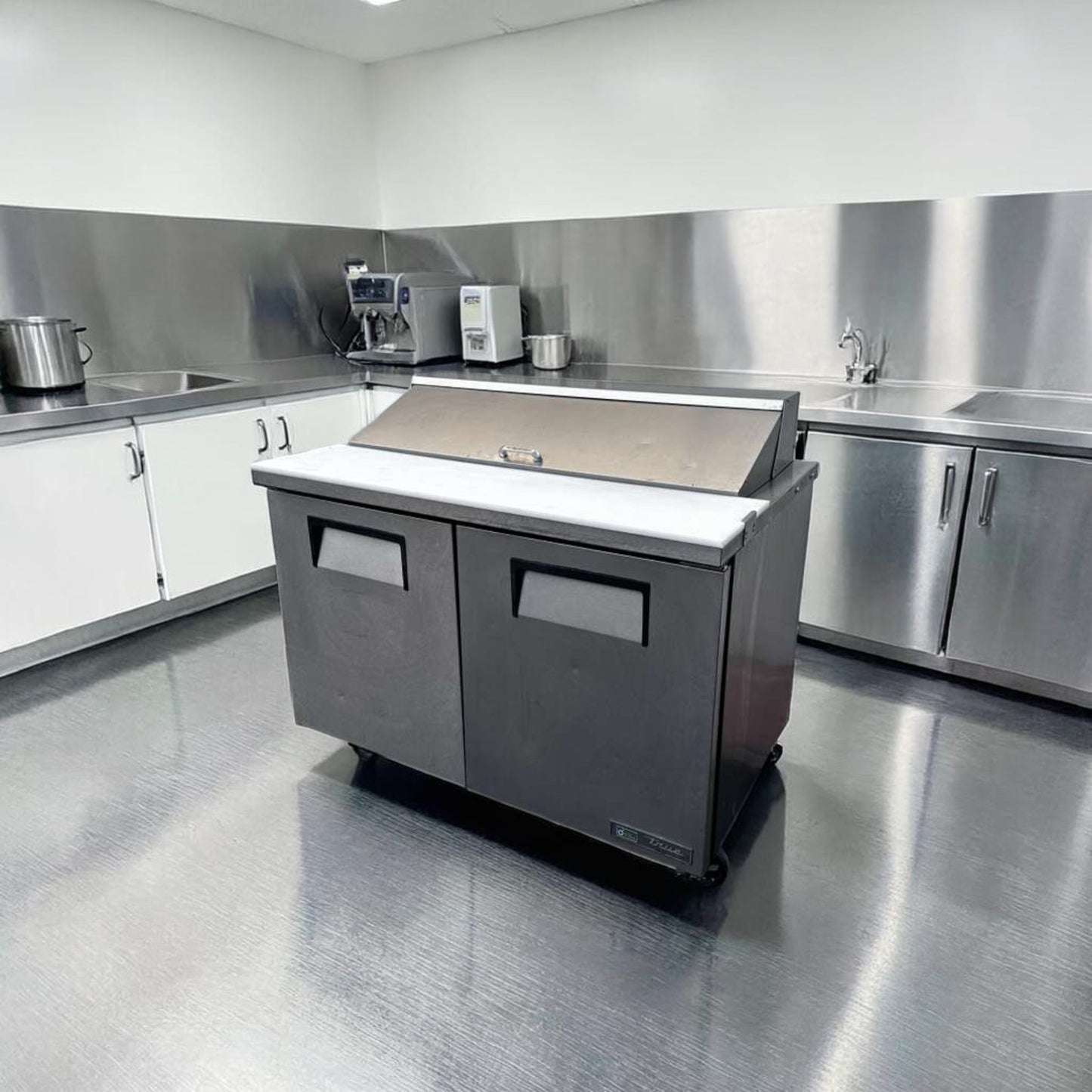 Top-Tier Condition – True TSSU-48-12-HC Sandwich/Salad Prep Table – 48” – Refrigerated Base – 115V – Fully Tested & Operational!