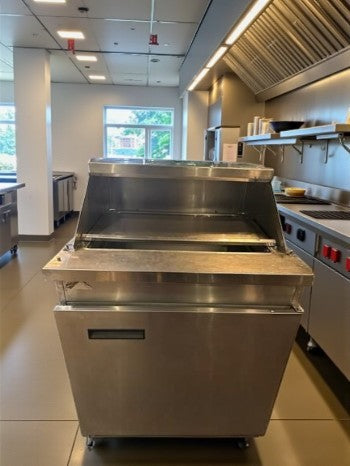 Pristine Condition – Randell 9412-2-7 / 9412-32-7 – One Door Refrigerated Sandwich Prep Table – Stainless Steel – 8.62 Cu. Ft. – 115V – NSF / UL Listed – Fully Tested & Operational!