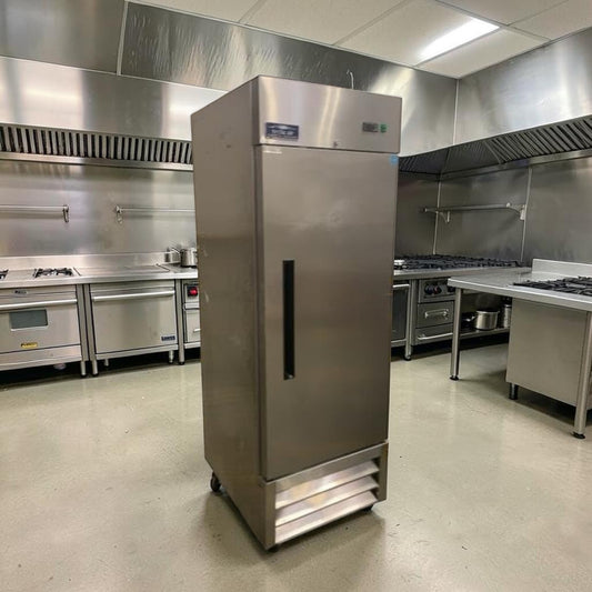 Remarkable Condition – Arctic Air AR23E – 26.75" Commercial Reach-In Refrigerator – 23 Cu. Ft. – 1 Solid Door – Bottom-Mount Compressor – 115V – R134a – Fully Tested & Operational!