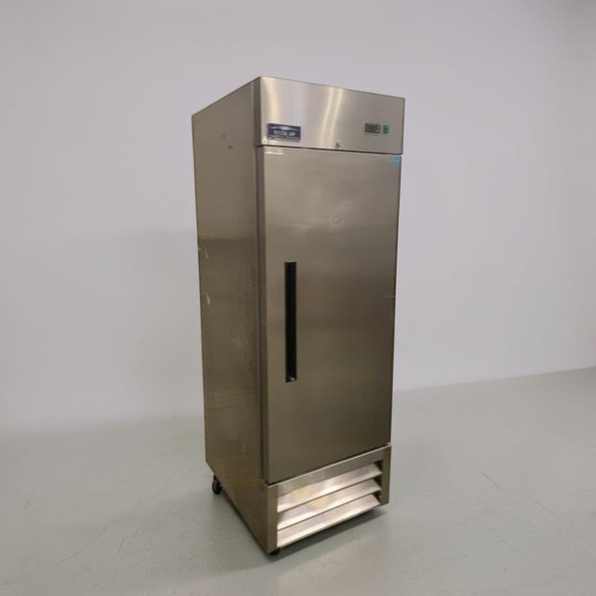 Remarkable Condition – Arctic Air AR23E – 26.75" Commercial Reach-In Refrigerator – 23 Cu. Ft. – 1 Solid Door – Bottom-Mount Compressor – 115V – R134a – Fully Tested & Operational!