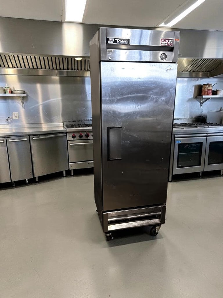 Optimal Condition – True T-19 – 27" One-Section Solid-Door Reach-In Refrigerator – 19 Cu. Ft. – 115V – NSF Listed – Fully Tested & Operational!