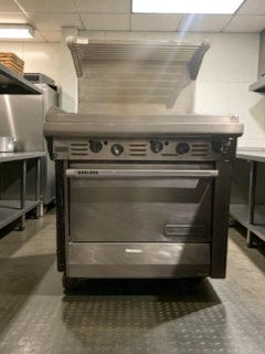 Like-New Condition – Commercial Gas Range with Flat Griddle & Oven – Fully Tested & Working!