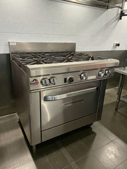Exceptional Condition – Southbend Commercial Gas Range with Oven – Fully Tested & Working!
