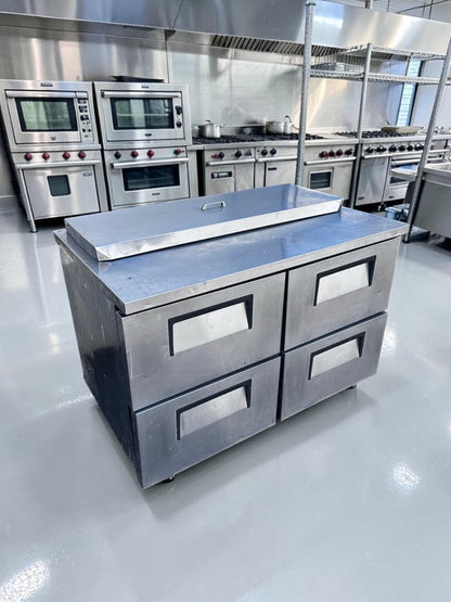 Superb Condition – True TSSU-48-12D-4 – 48″ Four-Drawer Sandwich/Salad Prep Table – 12-Pan Refrigerated Top – 115V – Fully Tested & Operational!