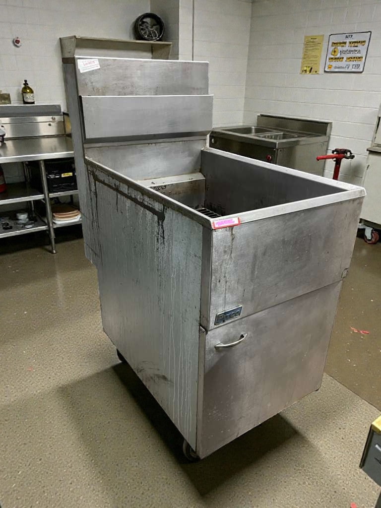 Exceptional Condition – Dean Commercial Gas Fryer – Natural Gas – Fully Tested & Working!