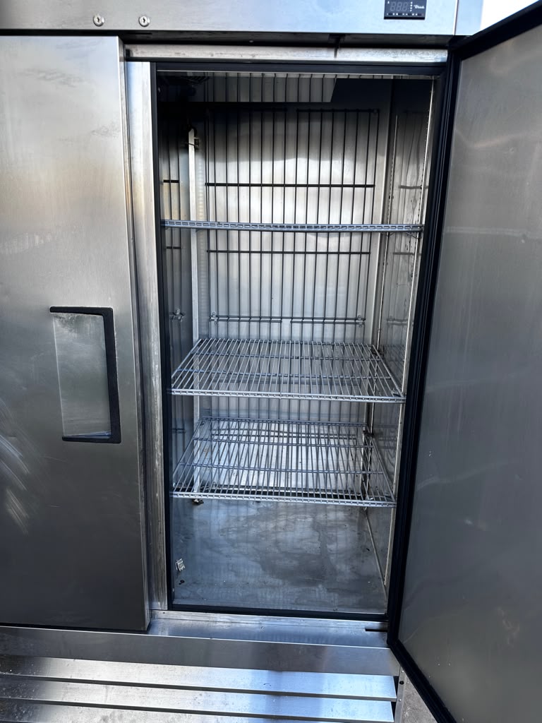 Superior Condition – True T-49F-HC – 54 1/8" Two-Section Reach-In Freezer – 49 Cu. Ft. – 115V – ENERGY STAR® – Fully Tested & Operational!