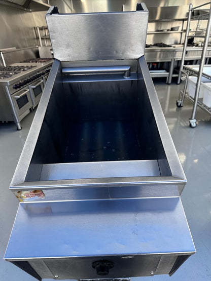 Superior Condition – Imperial 40 lb Gas Floor Fryer – Stainless Steel Commercial Deep Fryer – Natural Gas – Fully Tested & Operational!