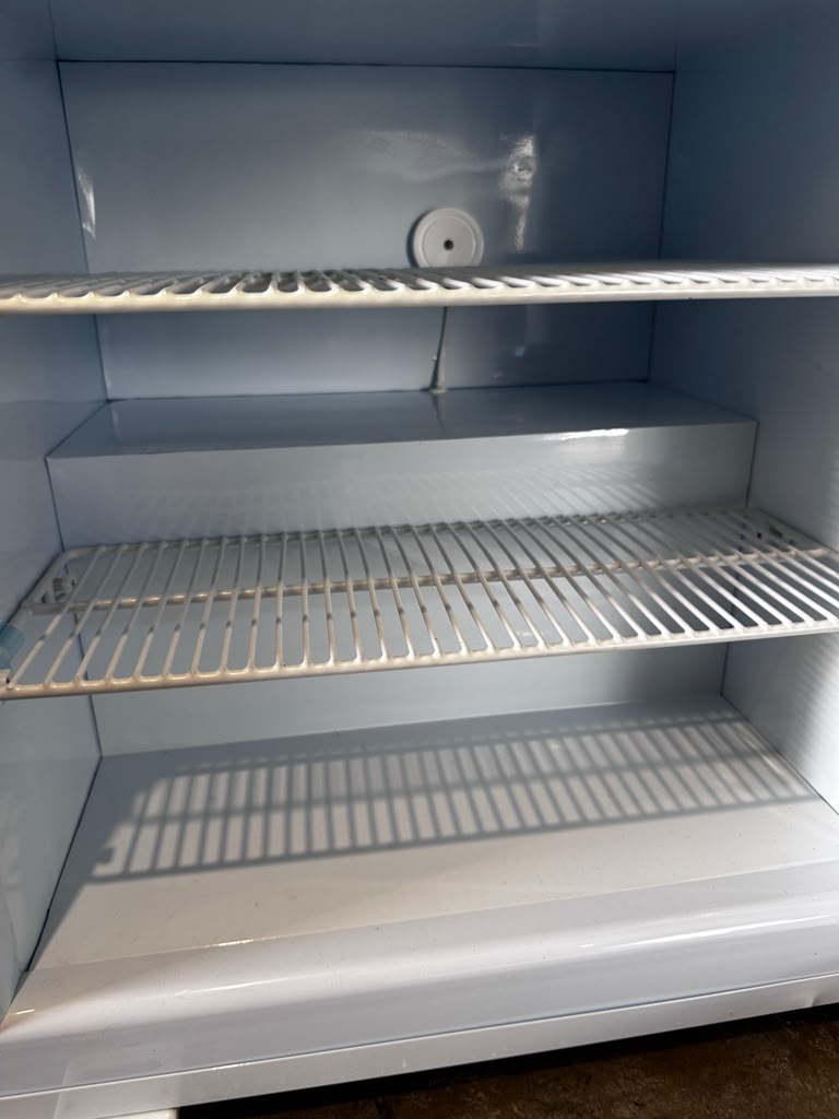 Excellent Condition – Avantco CFM2 / 360CFM2 – 2 Cu. Ft. Countertop Glass Door Display Freezer – 110–120V – ETL Certified – Fully Tested & Operational!