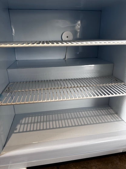 Excellent Condition – Avantco CFM2 / 360CFM2 – 2 Cu. Ft. Countertop Glass Door Display Freezer – 110–120V – ETL Certified – Fully Tested & Operational!