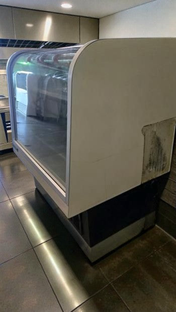 Impeccable Condition – C. Schmidt EHD-4 Refrigerated Deli Display Case – Curved Glass – 115V – Fully Tested & Operational