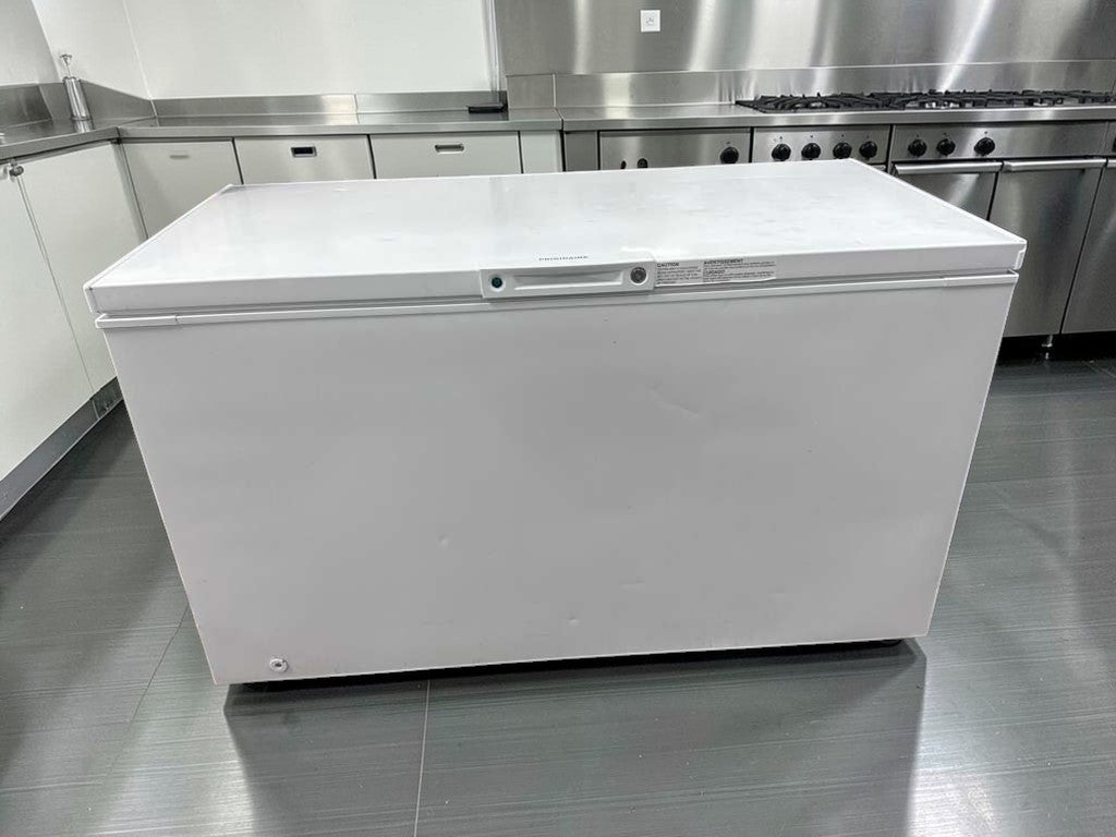 Excellent Condition – Electrolux FFCL1542AW – Commercial Chest Freezer – 115V – UL Listed – Fully Tested & Operational!