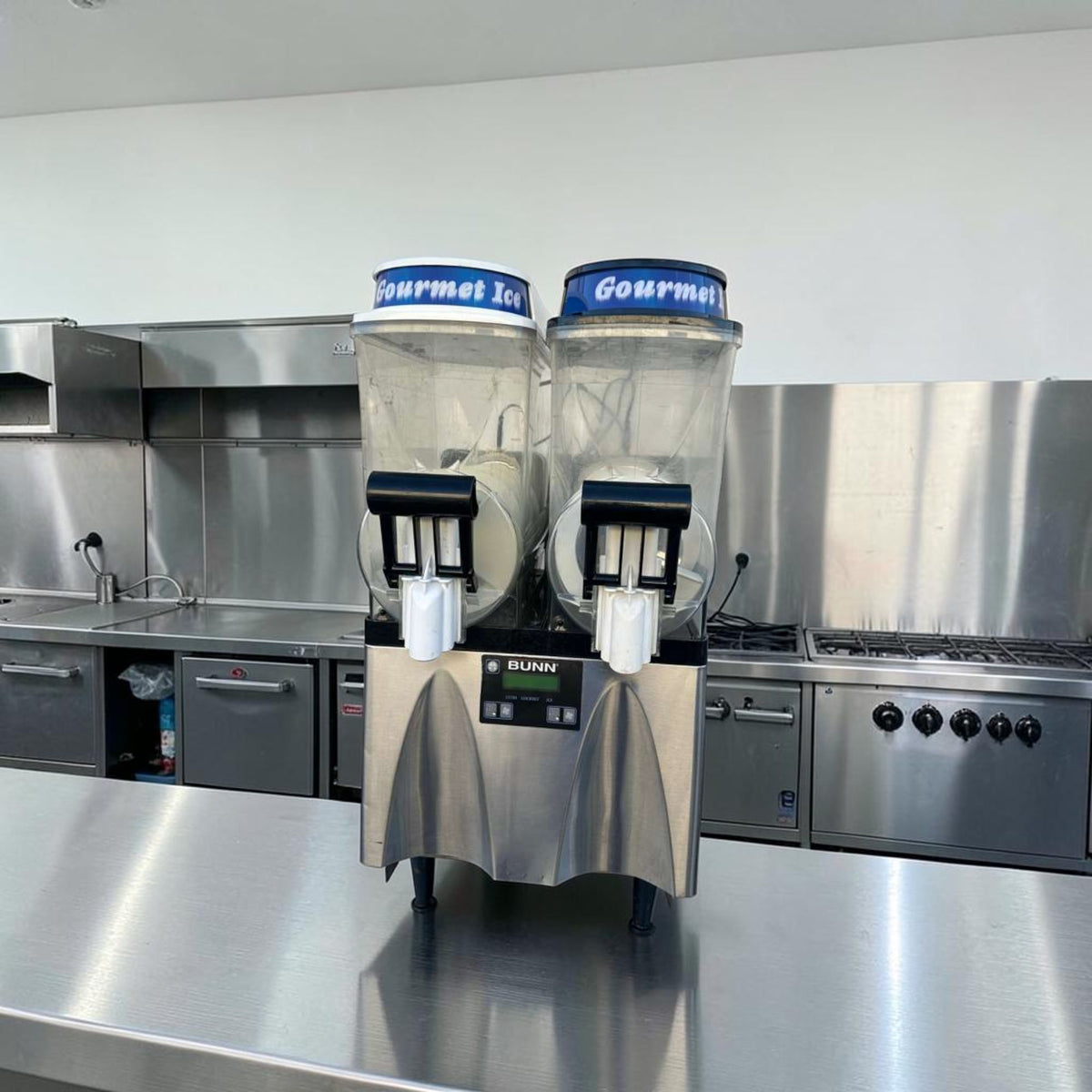 Superior Condition – BUNN ULTRA-2 HP – Twin 3 Gallon Commercial Frozen Beverage / Slush Machine – 120V – Stainless & Black – NSF Listed – Fully Tested & Operational!