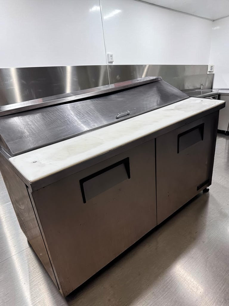 High-Quality Condition – True TSSU-60-16 – 60" Refrigerated Sandwich & Salad Prep Table – 16 Pan Capacity – 115V – NSF & UL Listed – Fully Tested & Operational!