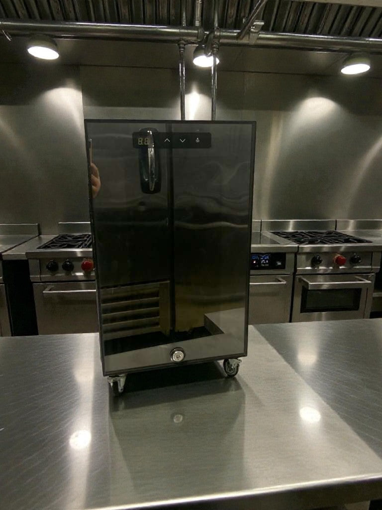 High-Grade Condition – Commercial Countertop Mini Refrigerator / Beverage Cooler – 220V – Fully Tested & Working!