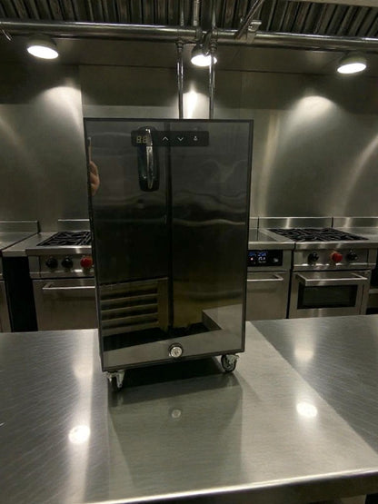 High-Grade Condition – Commercial Countertop Mini Refrigerator / Beverage Cooler – 220V – Fully Tested & Working!