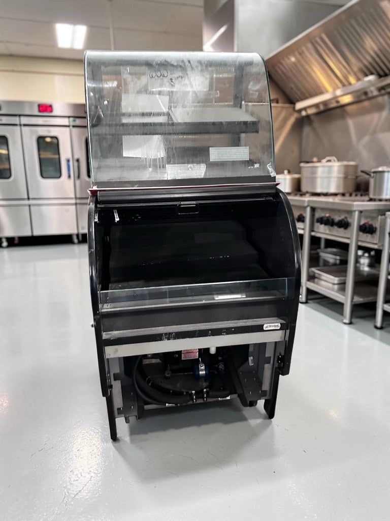 Superior Condition – Structural Concepts Oasis COU2757R – 27½″ Dual-Temperature Service/Self-Service Merchandiser – 120V – Fully Tested & Operational!