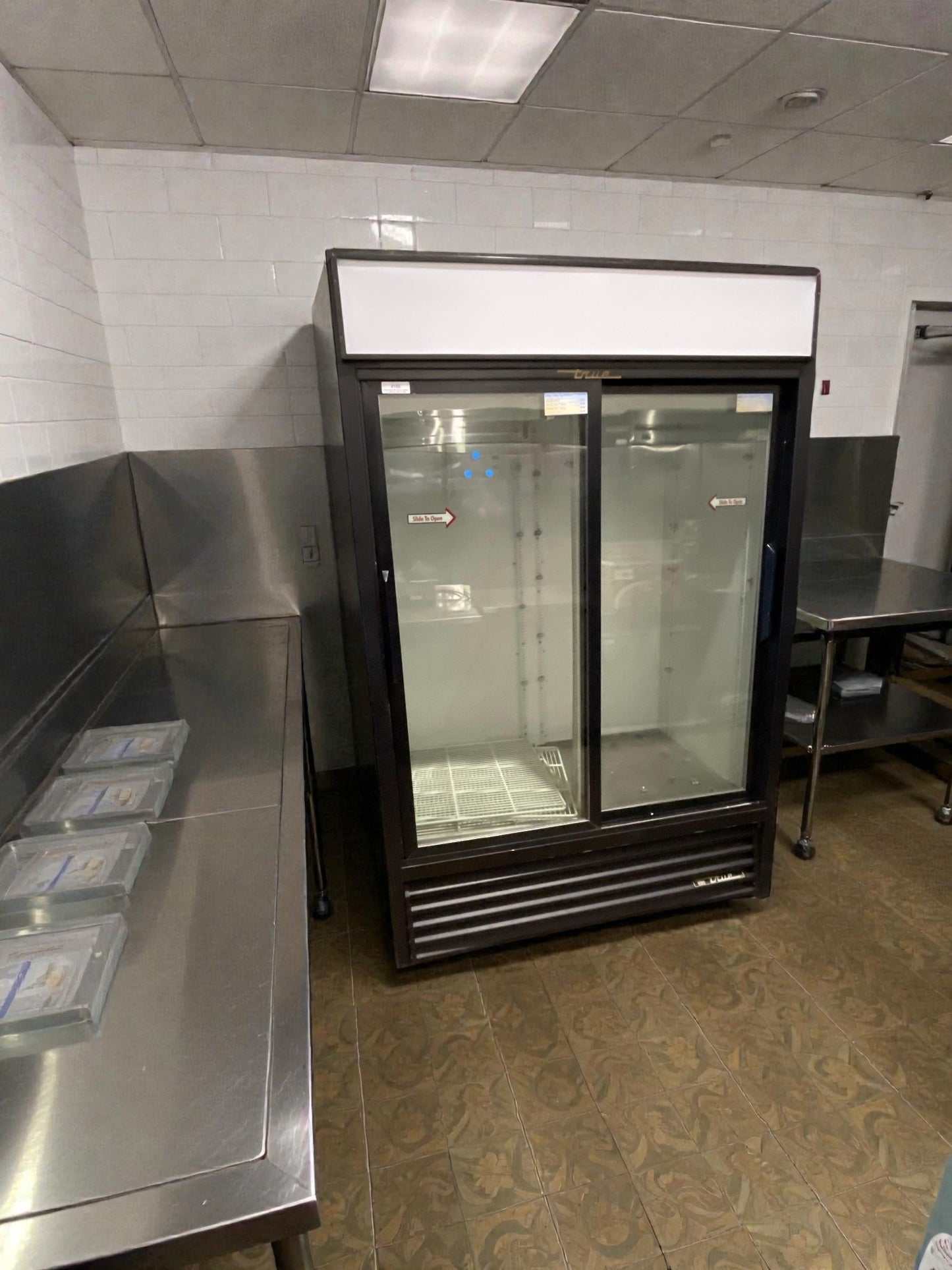 Immaculate Condition – True GDM-45 Glass Door Merchandiser Refrigerator – 115V / Single Phase – Fully Tested & Working!