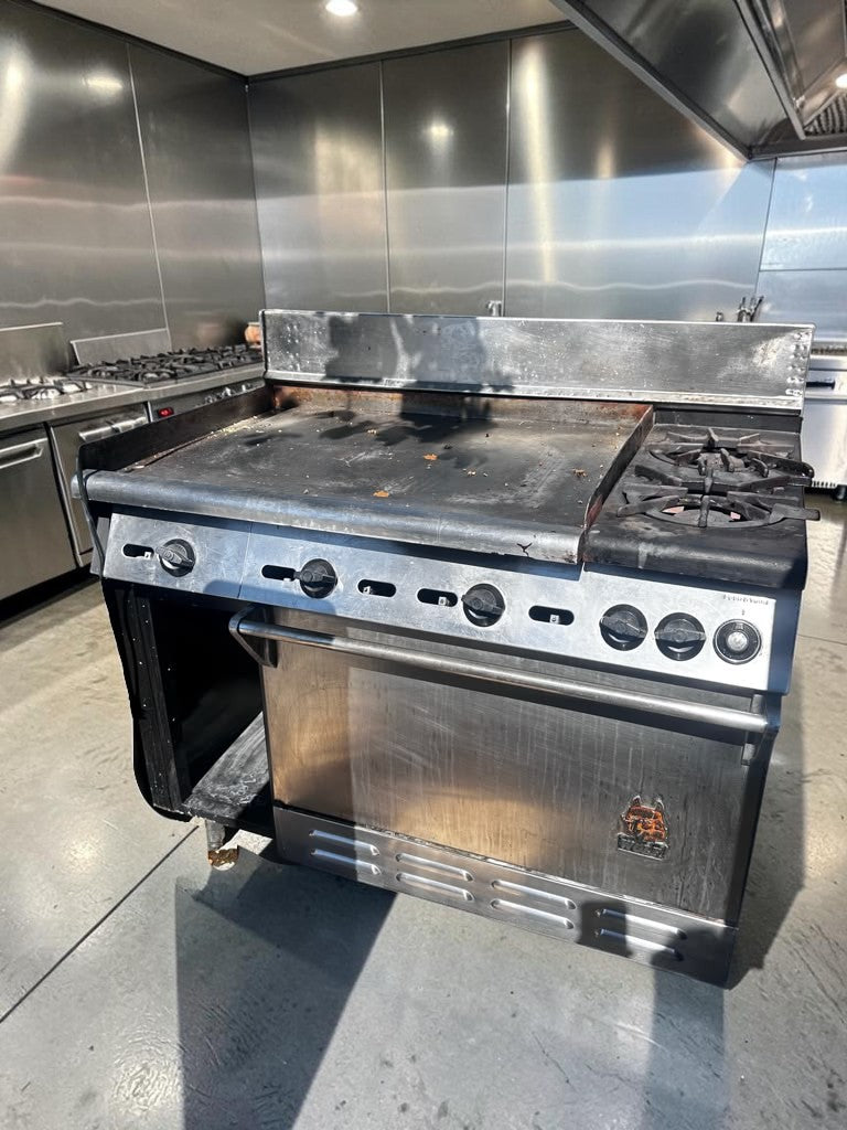 Superior Condition – Wolf C48S-2B36G – 48" Gas Restaurant Range – 2 Open Burners – 36" Griddle – Standard Oven & Cabinet Base – 155,000 BTU – Fully Tested & Operational!