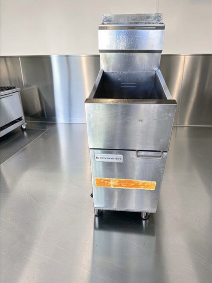Prime Condition – Frymaster Commercial Gas Fryer – Stainless Steel – Heavy-Duty Floor Model – Fully Tested & Operational!