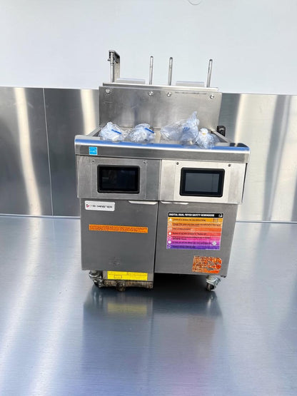 Prime Condition – Frymaster 2FQG30U FilterQuick – Dual Commercial Natural Gas Fryer Battery – Two 30-Lb. Frypots – SMART4U 3000 Controllers – Built-In Filtration – 140,000 BTU – Fully Tested & Operational!