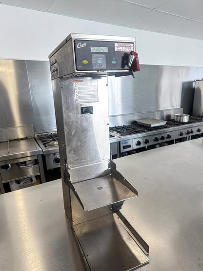 Exceptional Condition – Curtis CBS10000 / CB – Commercial G3 Coffee, Iced Coffee & Iced Tea Combo Brewer – Adjustable Shelf – 120V – Fully Tested & Operational!