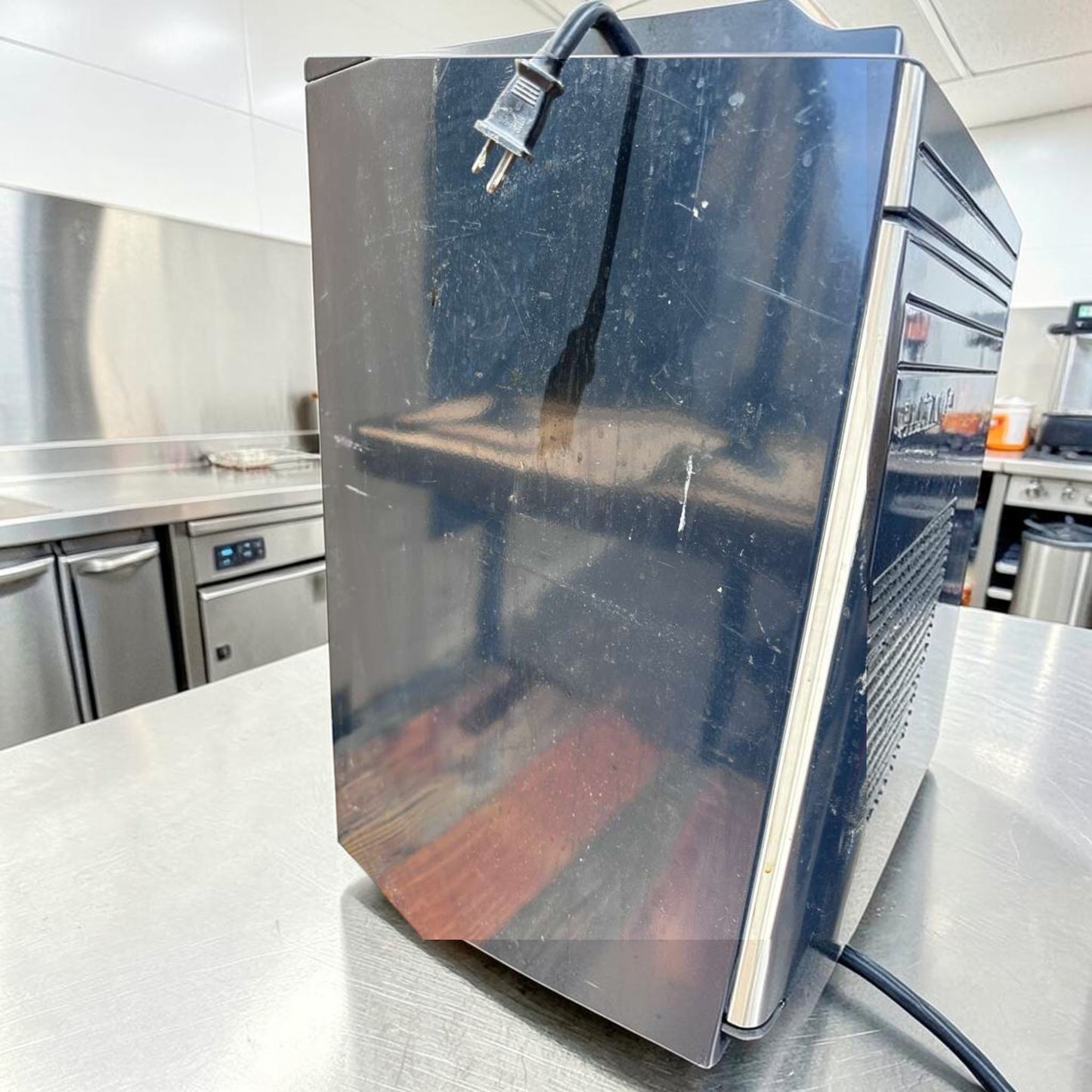 High-Quality Condition – Euro-Gold W-995 Compact Undercounter Refrigerator – Space-Saving Mini Fridge – 115V – Fully Tested & Operational!