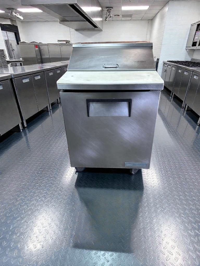 Exceptional Condition – True TSSU-27-08-HC Sandwich / Salad Prep Table – 115V – Fully Tested & Working