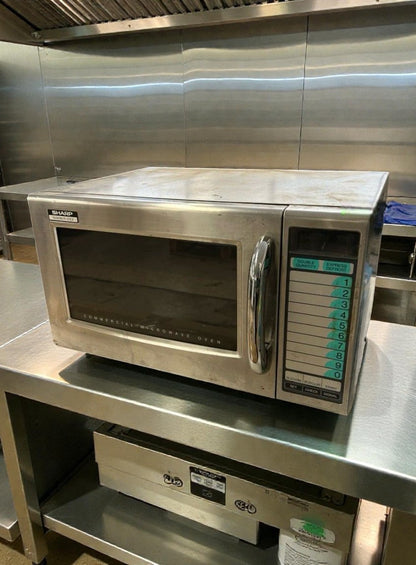 Superior Condition – Sharp R-21LVF Commercial Microwave Oven – 120V / Single Phase – Fully Tested & Working!